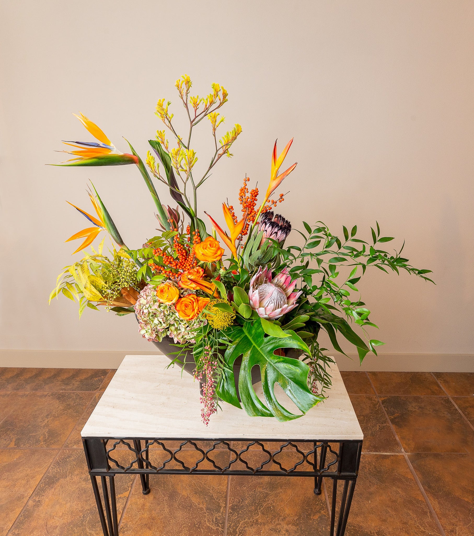 Tropical vs Fall, black-metal container