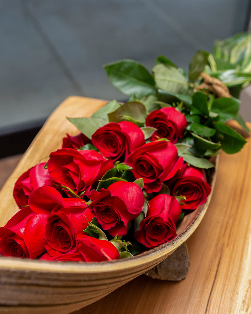 Staggered dozen roses, Hand-tied (no vase)