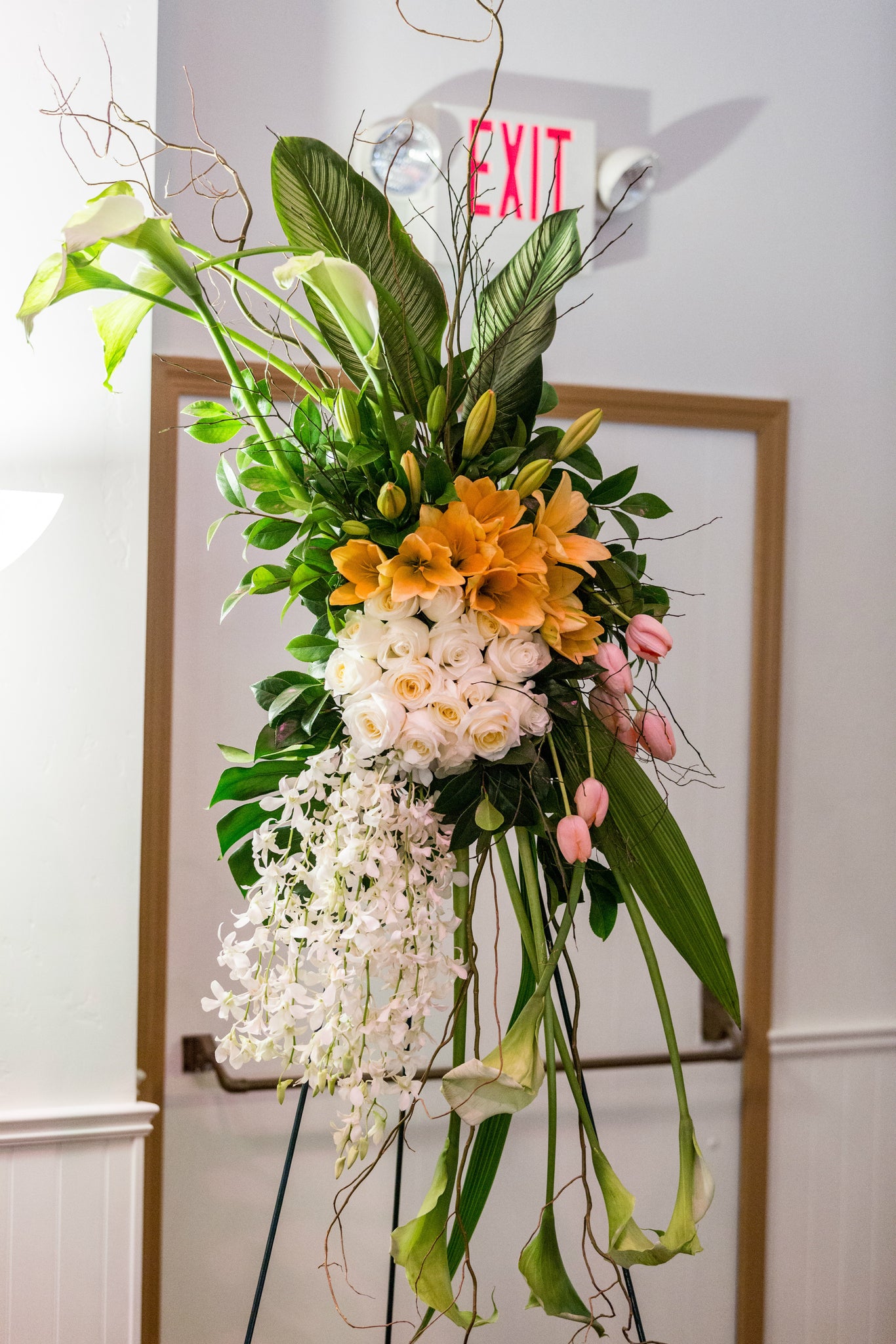 Branchy & Grouped Floral Design in S-Shape form