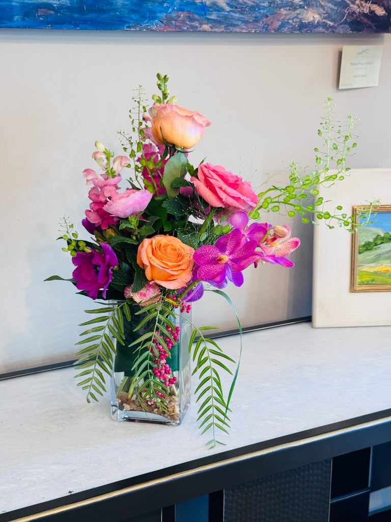 Compact and eclectic floral mix, rectangle glass vase