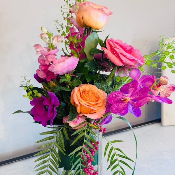 Compact and eclectic floral mix, rectangle glass vase